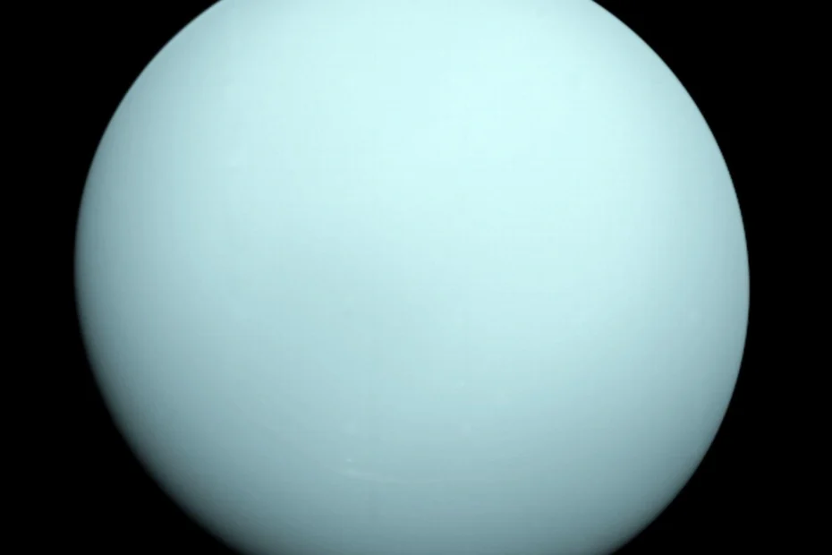 observer-uranus-au-telescope