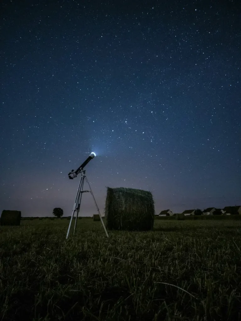 Photo d'un trépied pour télescope