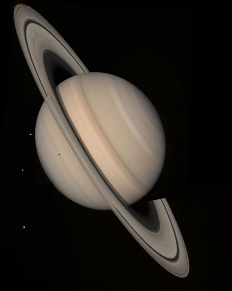 Photo de Saturne par Voyager 2