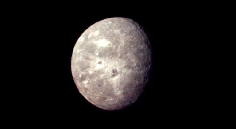 Photo de la lune Obéron