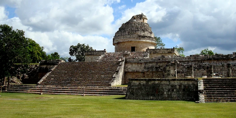 Photo d'un observatoire astronomique maya
