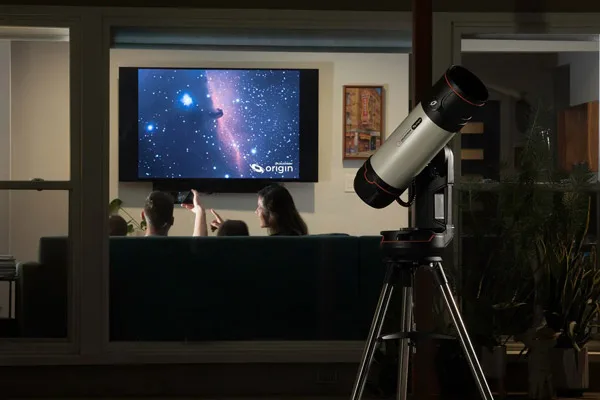 Celestron origin dans un salon