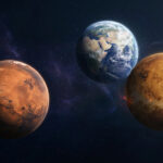 Vue spatiale montrant Mars, la Terre et Vénus sur fond étoilé.